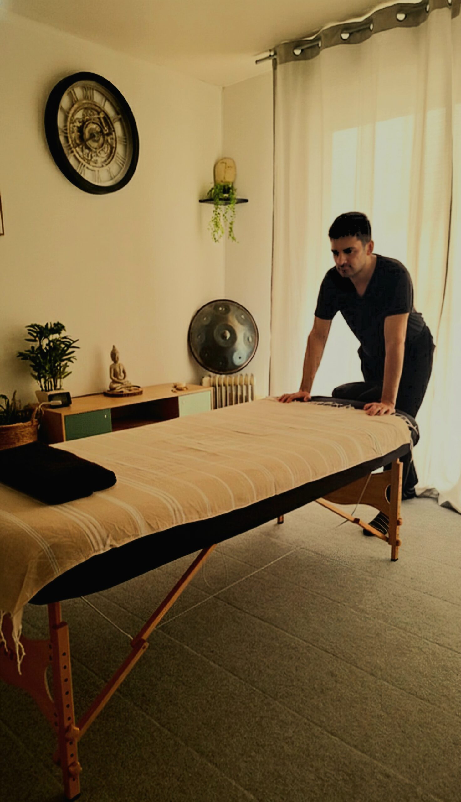 Massage bien-être à Reims – Nuno Santos, praticien, accompagne le relâchement du système nerveux.